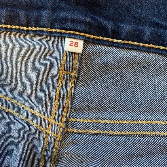 Levi’s dark wash Bermuda denim Jean shorts size 28 - Picture 4 of 7